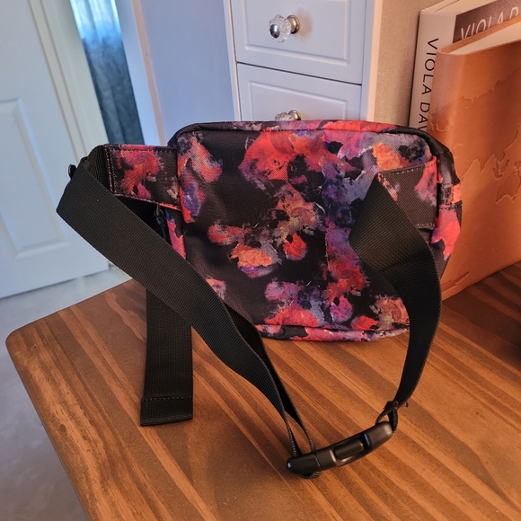 Herschel Bum Bag - Picture 2 of 3